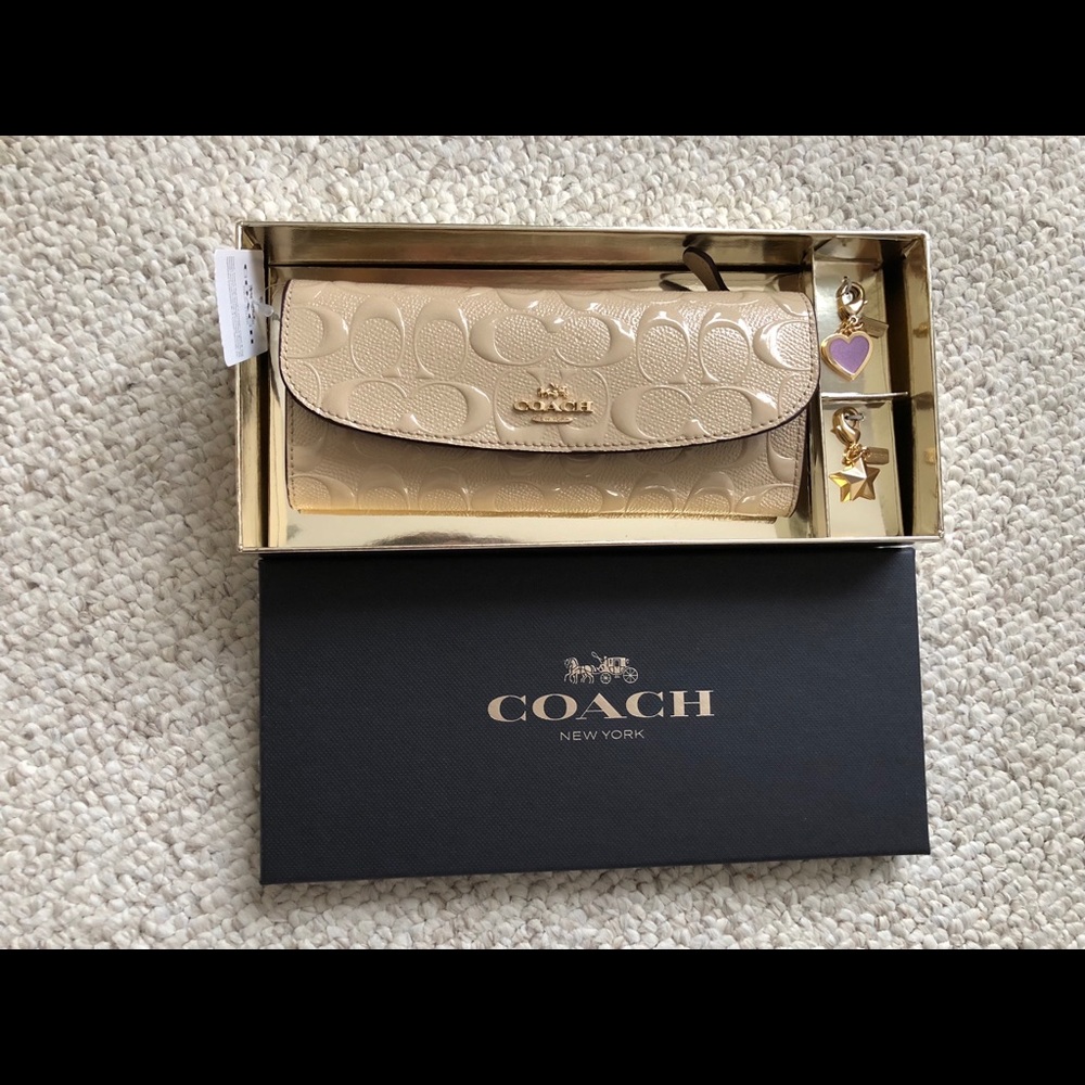 ❌SOLD❌ Coach Wallet with Charms & Gift Box